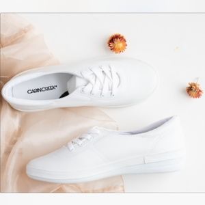 Cabin Creek Sylvia White Tennis Shoes NEW WITH BOX